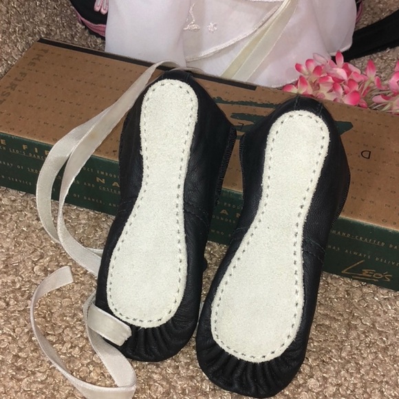 LEOS Black Ballet Shoes Leather W=Med. - Picture 3 of 9